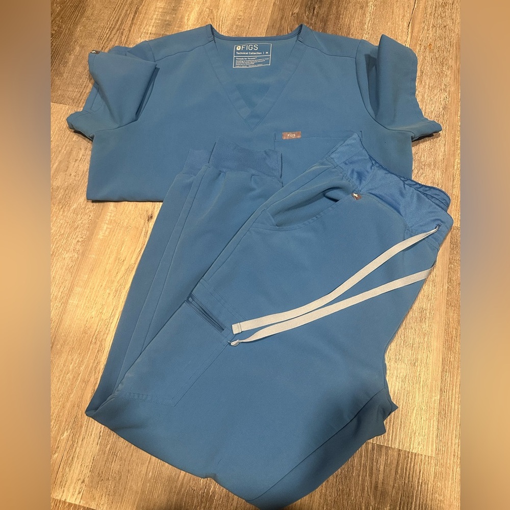 Figs Capri Blue Jogger Scrub Set